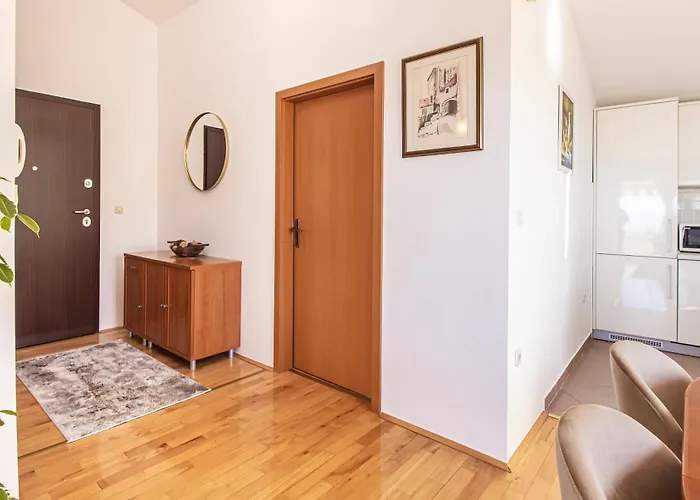 Anita With Amazing Sea View *