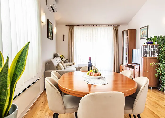 Anita With Amazing Sea View *