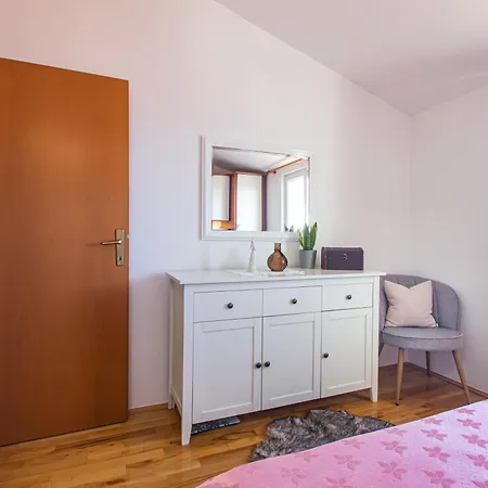 Anita With Amazing Sea View *