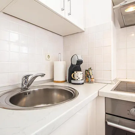 Anita With Amazing Sea View Апартаменти Макарська