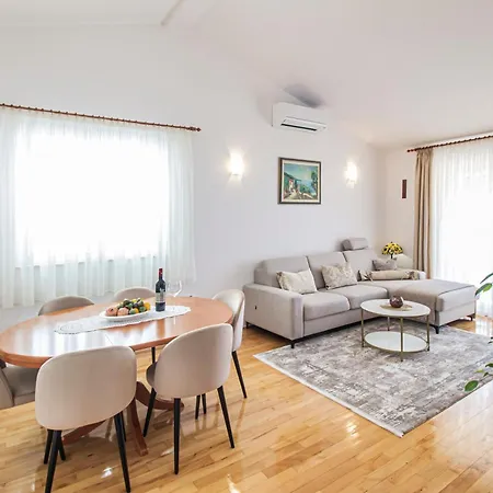 Anita With Amazing Sea View Макарська