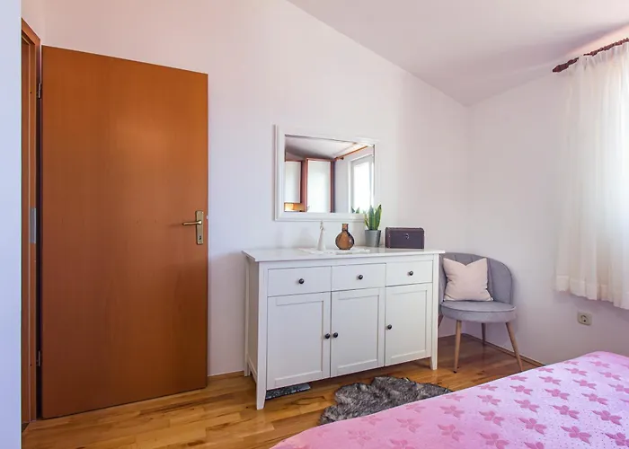 Anita With Amazing Sea View *